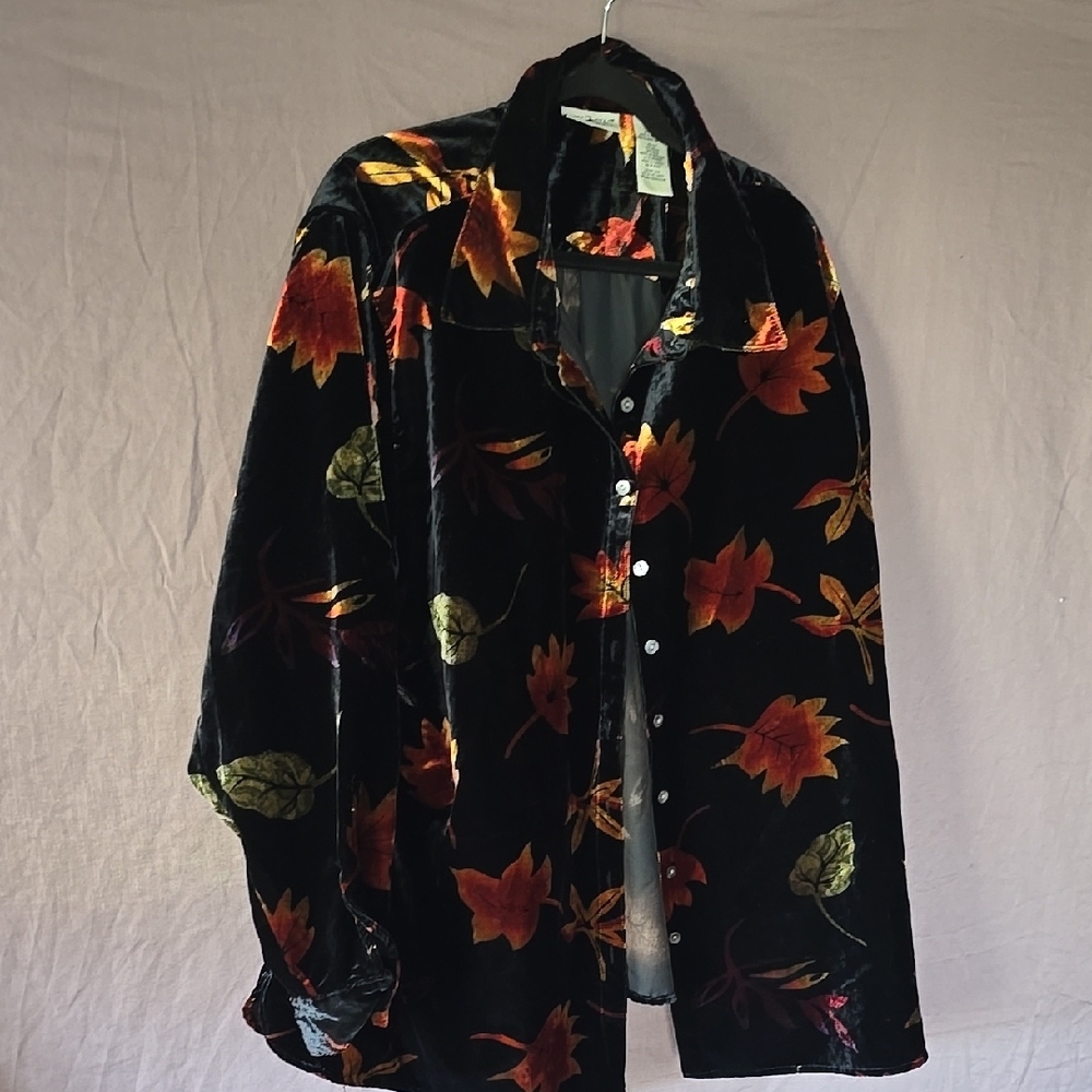 White Stag Velvet Leaf Print Shirt